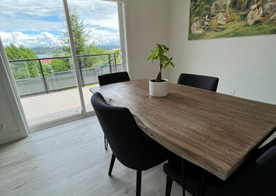 ridge house dining room with mountain view